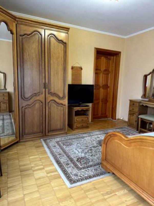 Long term rent 3 bedroom-(s) apartment Zvirinetska Street 61а