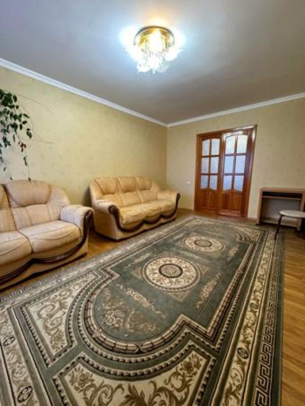 Long term rent 3 bedroom-(s) apartment Zvirinetska Street 61а