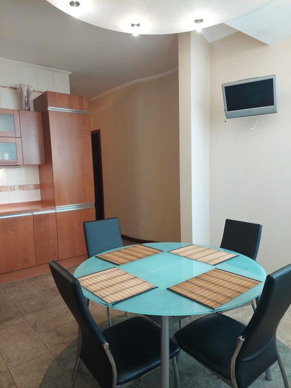 Long term rent 3 bedroom-(s) apartment Nezalezhnosti avenue (Pravdy Avenue) 7 (п24-п26)