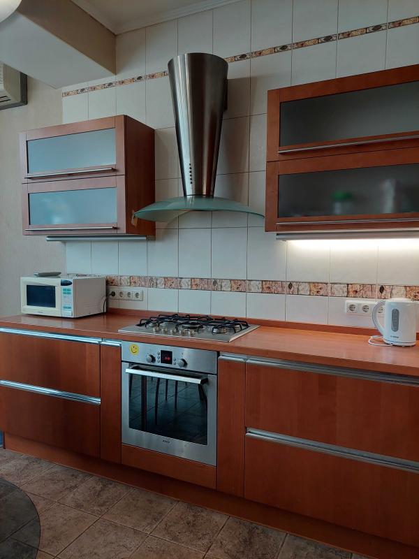 Long term rent 3 bedroom-(s) apartment Nezalezhnosti avenue (Pravdy Avenue) 7 (п24-п26)