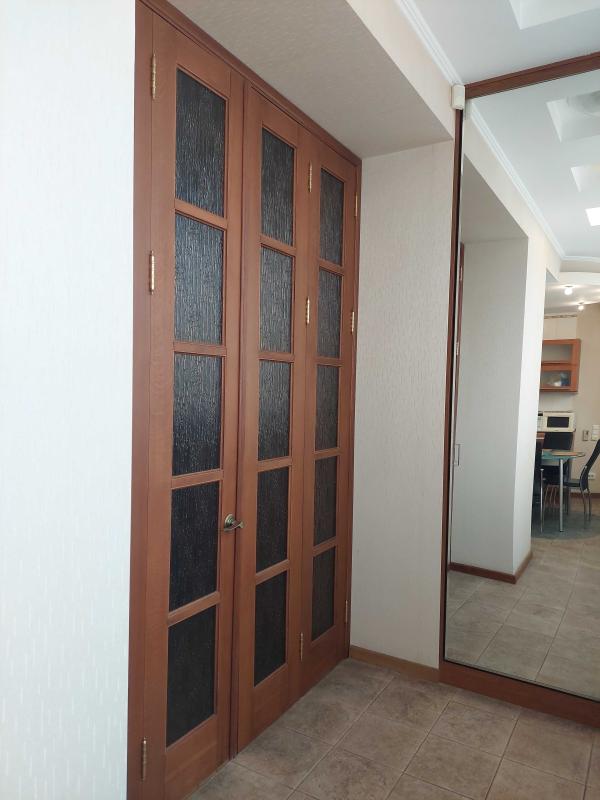 Long term rent 3 bedroom-(s) apartment Nezalezhnosti avenue (Pravdy Avenue) 7 (п24-п26)