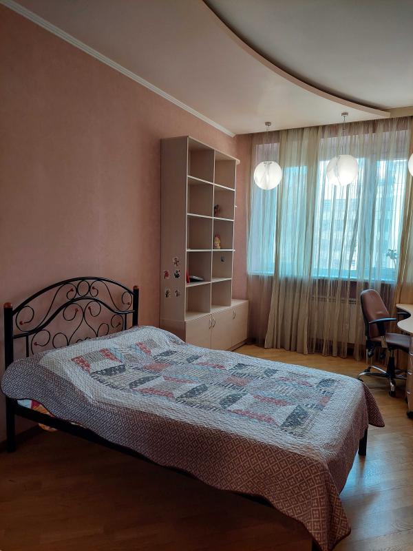 Long term rent 3 bedroom-(s) apartment Nezalezhnosti avenue (Pravdy Avenue) 7 (п24-п26)