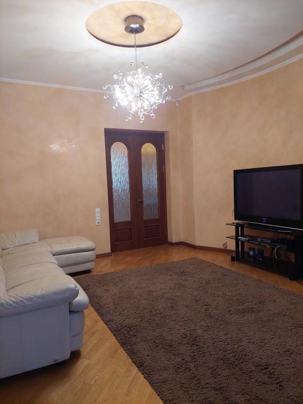 Long term rent 3 bedroom-(s) apartment Nezalezhnosti avenue (Pravdy Avenue) 7 (п24-п26)