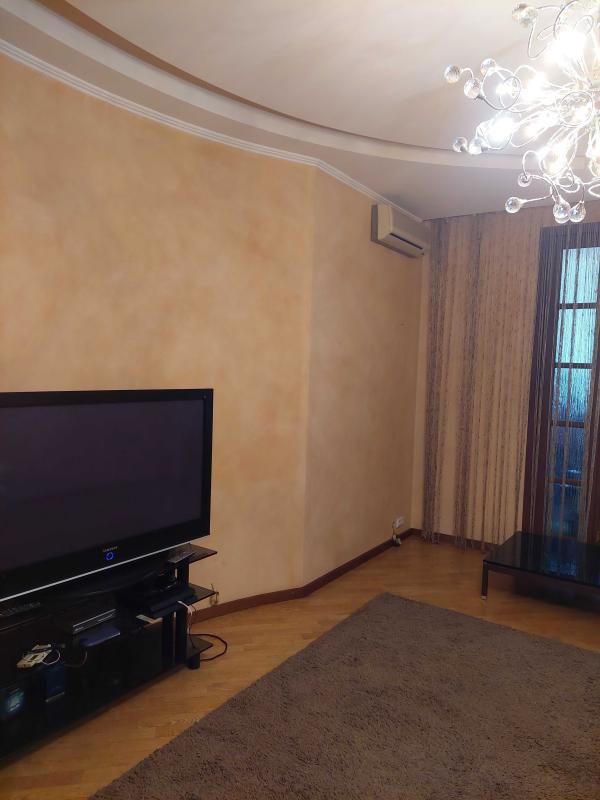 Long term rent 3 bedroom-(s) apartment Nezalezhnosti avenue (Pravdy Avenue) 7 (п24-п26)