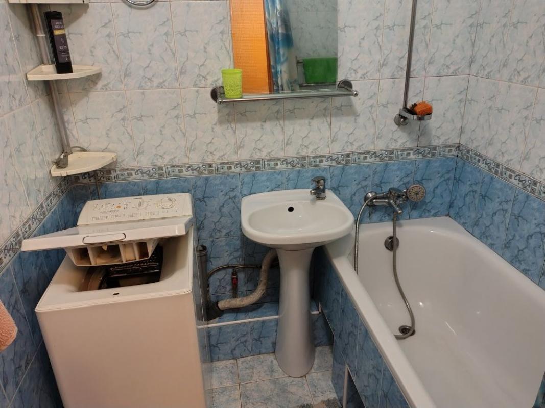 Long term rent 2 bedroom-(s) apartment Oleksiyivska Street 30