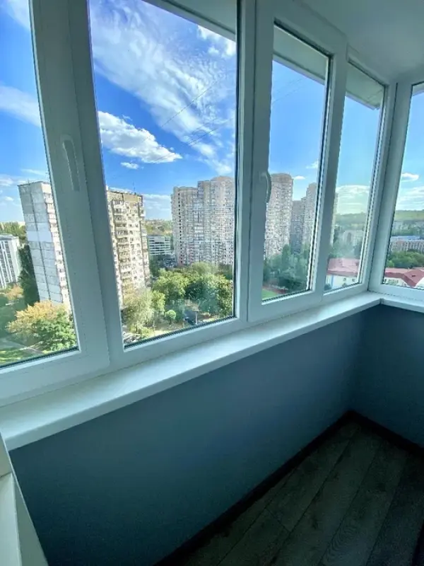 Long term rent 3 bedroom-(s) apartment Holosiivskyi Avenue (40-richchia Zhovtnia Avenue) 15б