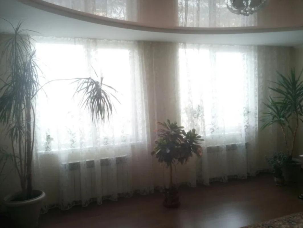 Продаж 3 кімнатної квартири 102 кв. м, Тролейбусна вул. 2