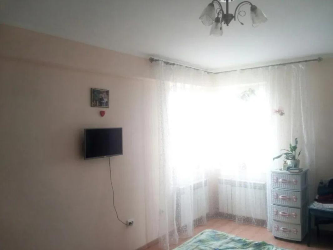 Продаж 3 кімнатної квартири 102 кв. м, Тролейбусна вул. 2