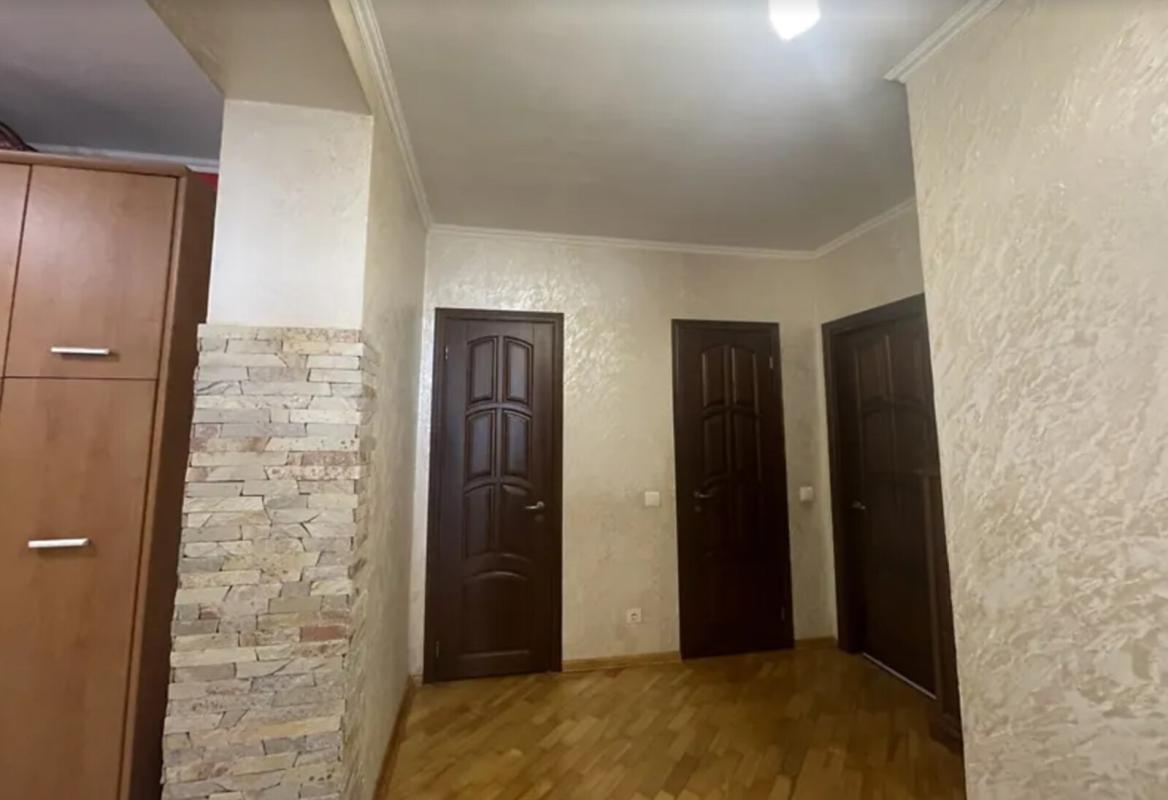 Продаж 2 кімнатної квартири 88 кв. м, Карпенка вул. 7