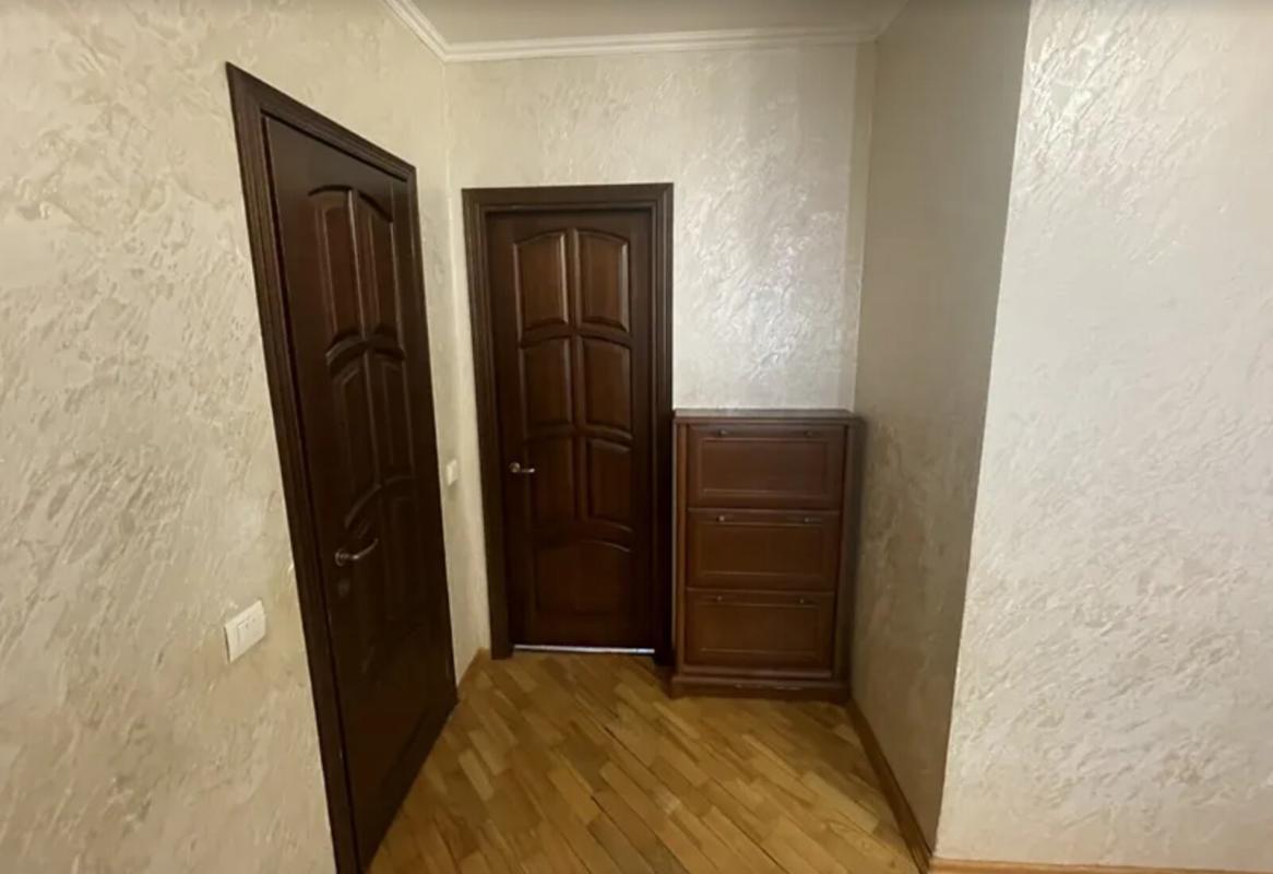 Продаж 2 кімнатної квартири 88 кв. м, Карпенка вул. 7