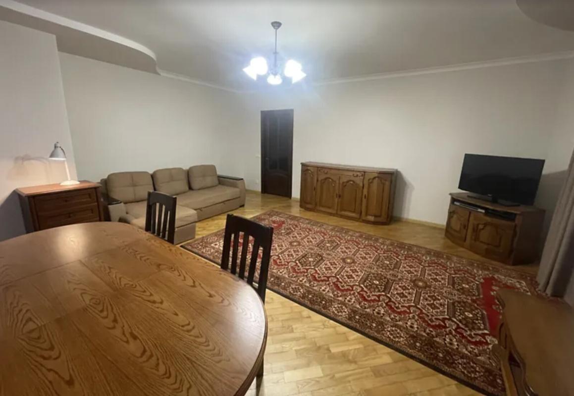 Продаж 2 кімнатної квартири 88 кв. м, Карпенка вул. 7