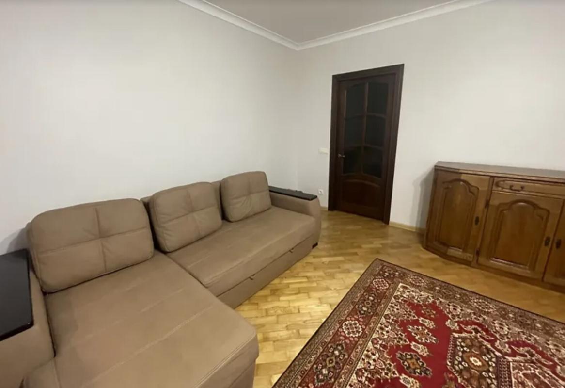 Продаж 2 кімнатної квартири 88 кв. м, Карпенка вул. 7