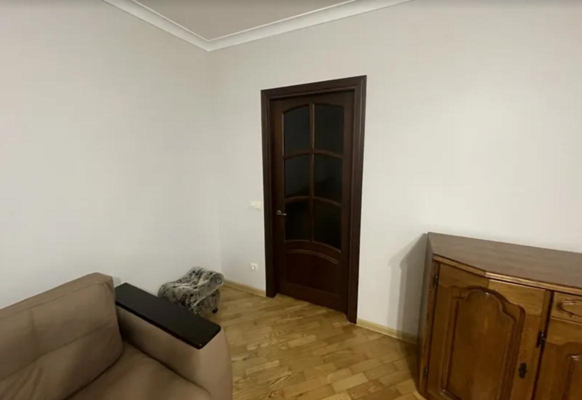 Продаж 2 кімнатної квартири 88 кв. м, Карпенка вул. 7