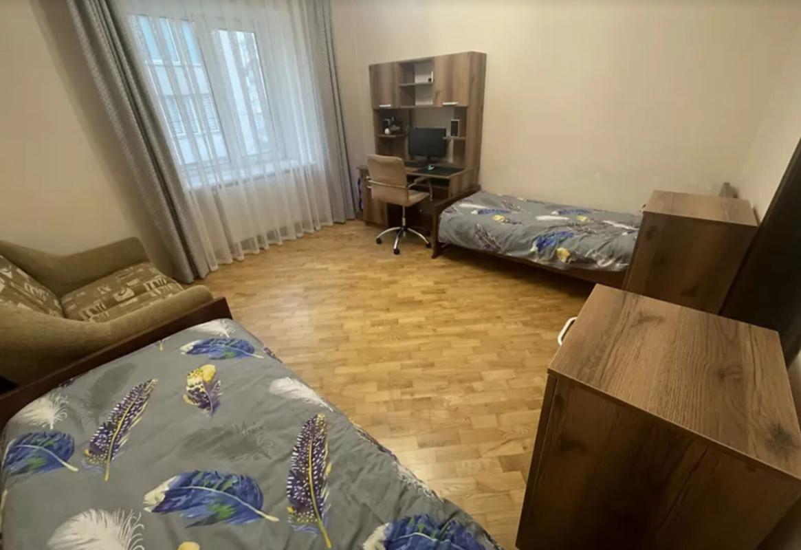 Продаж 2 кімнатної квартири 88 кв. м, Карпенка вул. 7