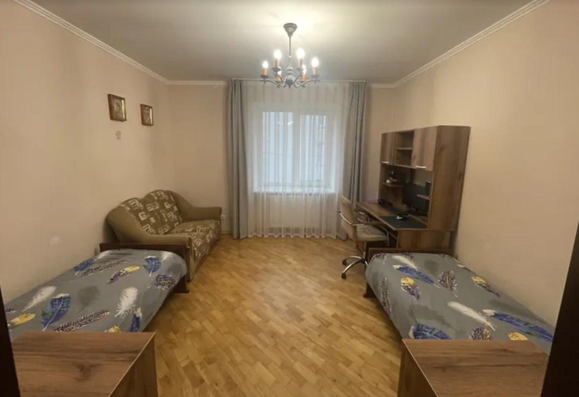 Продаж 2 кімнатної квартири 88 кв. м, Карпенка вул. 7