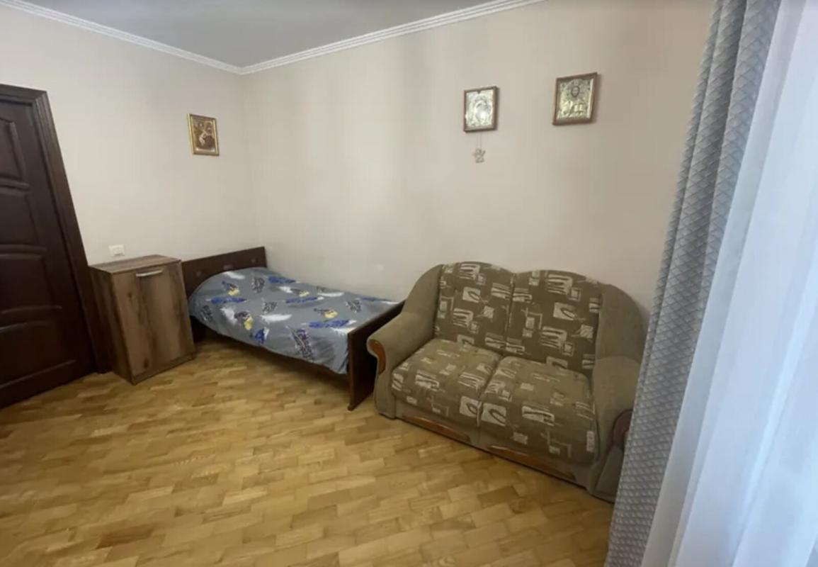 Продаж 2 кімнатної квартири 88 кв. м, Карпенка вул. 7