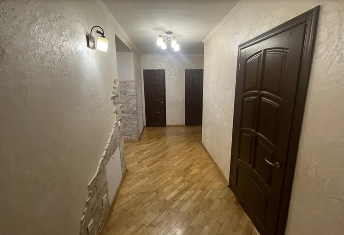 Продаж 2 кімнатної квартири 88 кв. м, Карпенка вул. 7