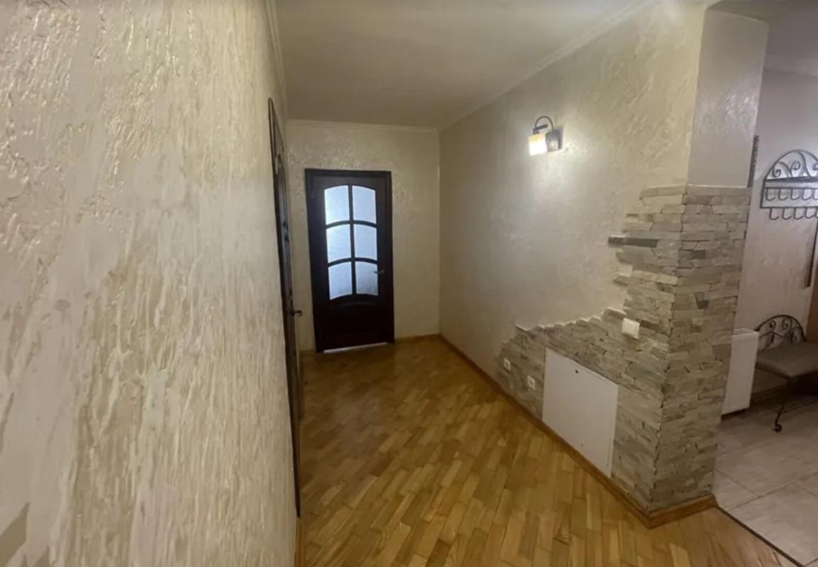 Продаж 2 кімнатної квартири 88 кв. м, Карпенка вул. 7