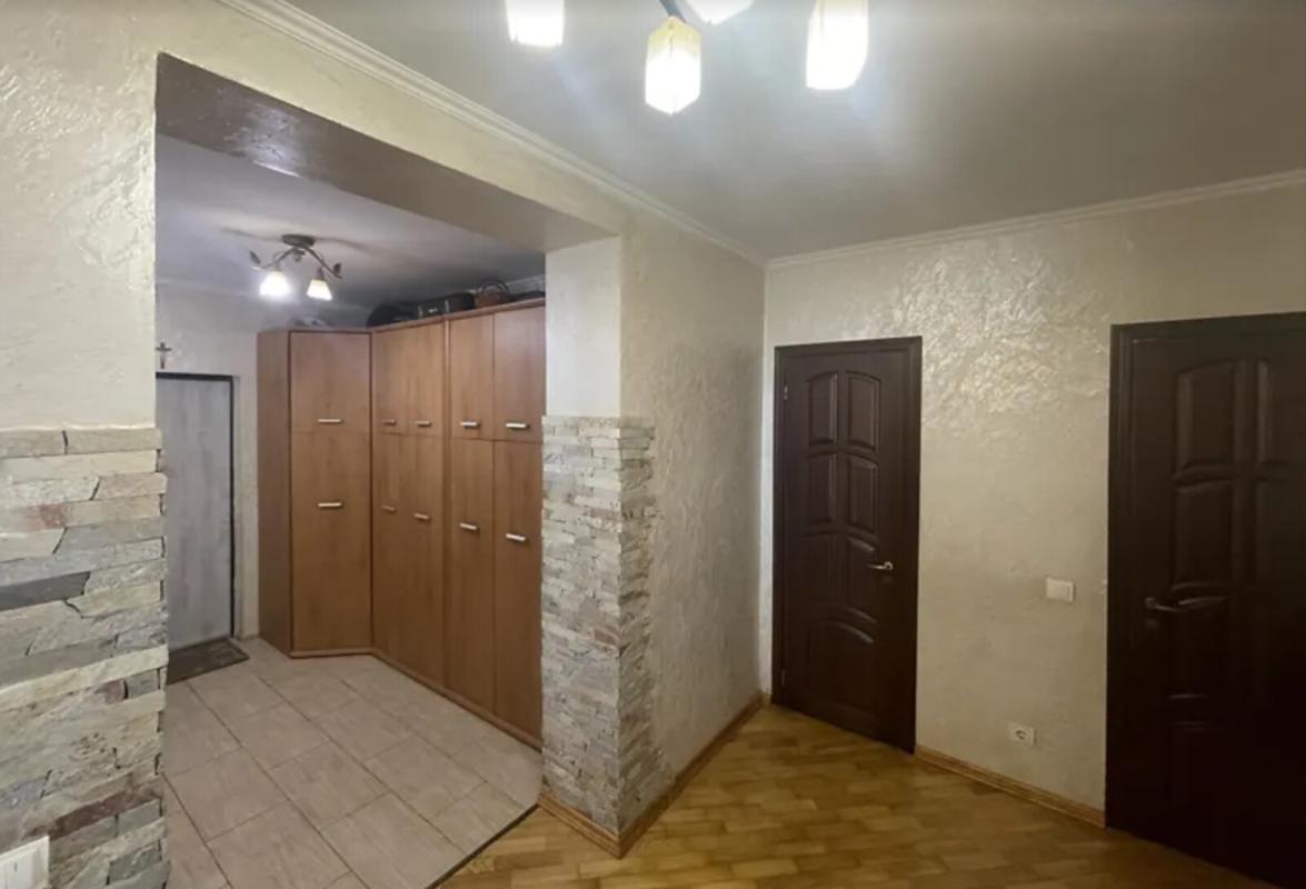 Продаж 2 кімнатної квартири 88 кв. м, Карпенка вул. 7