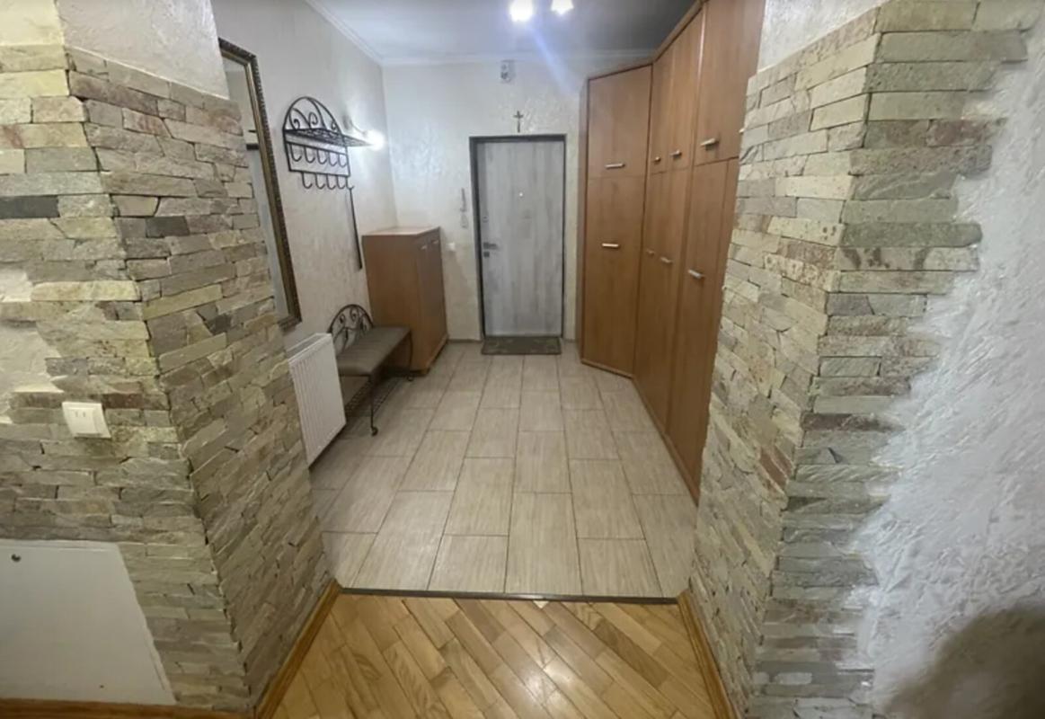 Продаж 2 кімнатної квартири 88 кв. м, Карпенка вул. 7