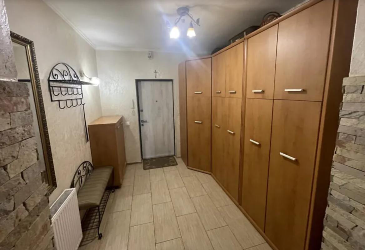 Продаж 2 кімнатної квартири 88 кв. м, Карпенка вул. 7