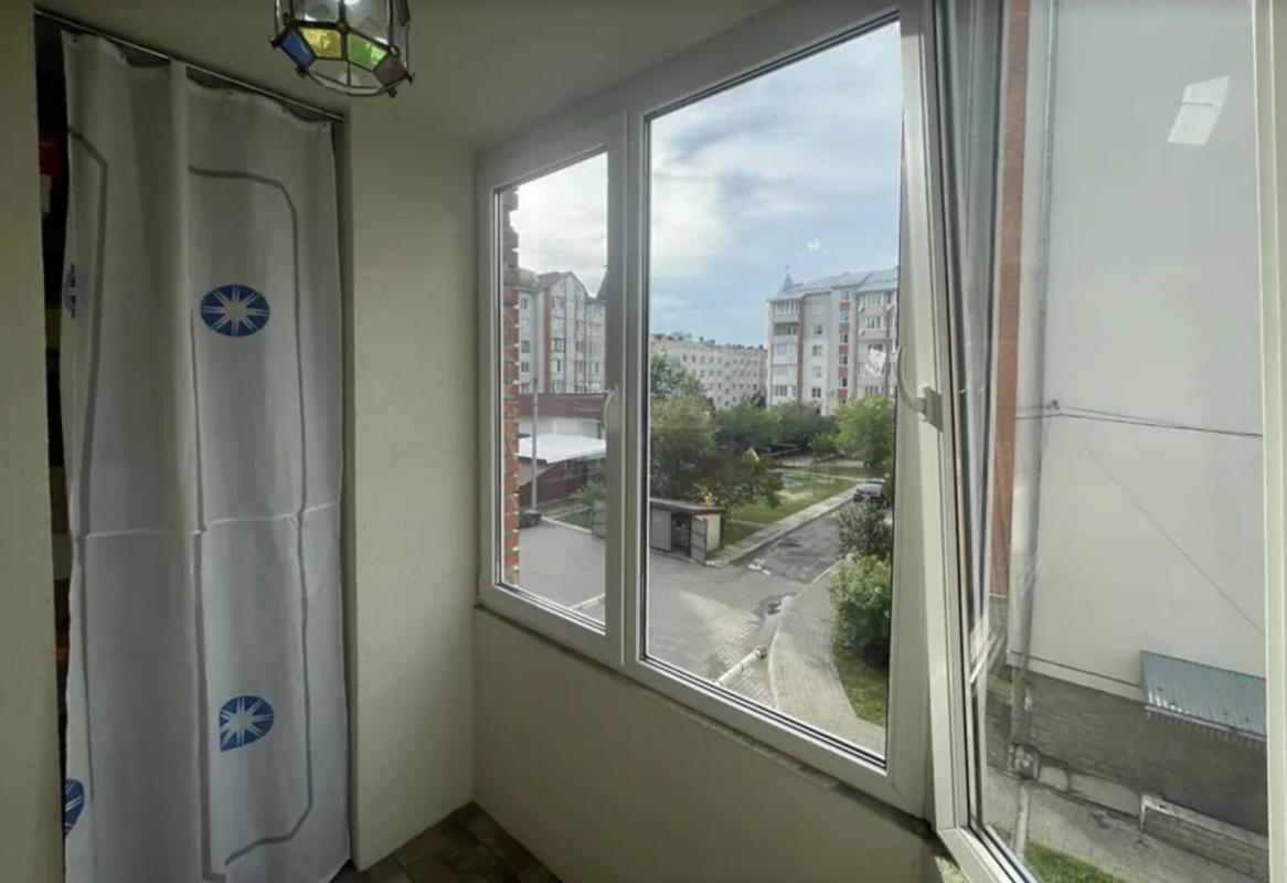 Продаж 2 кімнатної квартири 88 кв. м, Карпенка вул. 7