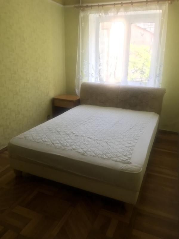 Продаж 3 кімнатної квартири 60 кв. м, Фесенківська вул. 16