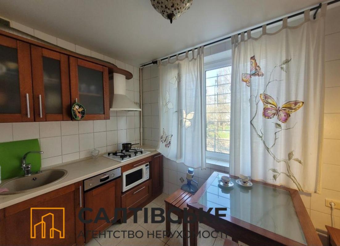 Продаж 3 кімнатної квартири 64 кв. м, Валентинівська вул. (Блюхера) 15б