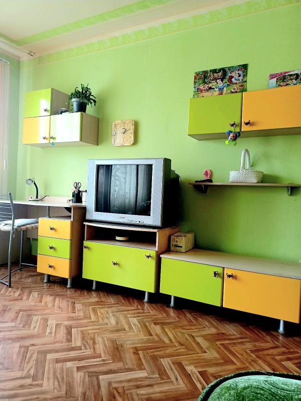 Long term rent 3 bedroom-(s) apartment Amosova Street 1