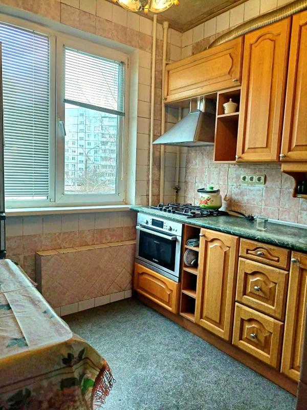 Long term rent 3 bedroom-(s) apartment Amosova Street 1