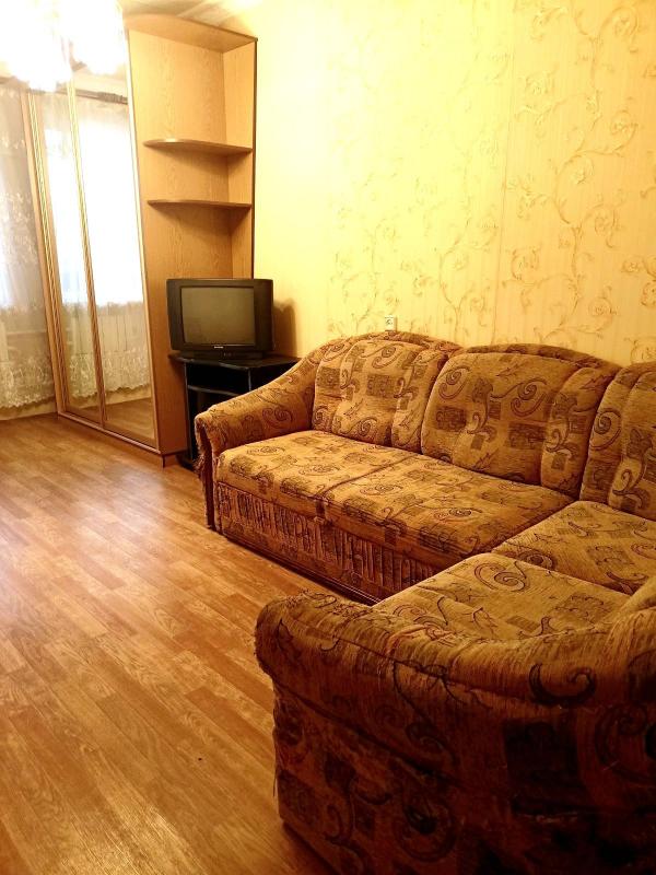 Long term rent 3 bedroom-(s) apartment Amosova Street 1