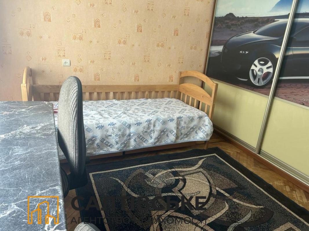 Продажа 2 комнатной квартиры 53 кв. м, Енакиевская ул. 38