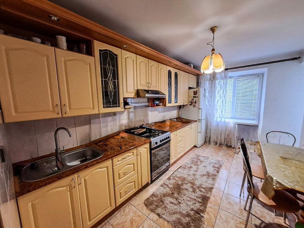 Продаж 3 кімнатної квартири 88 кв. м, Київська вул. 11а