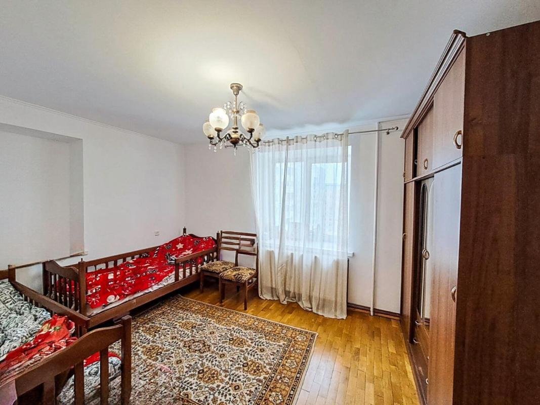 Продаж 3 кімнатної квартири 88 кв. м, Київська вул. 11а