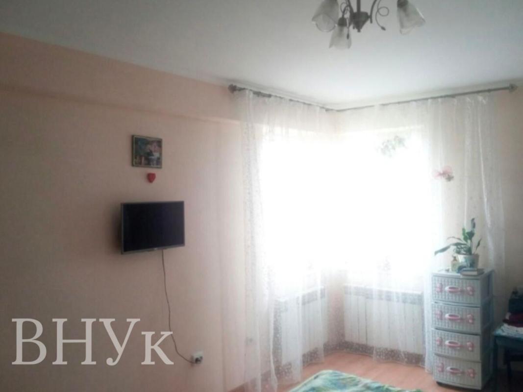 Продаж 3 кімнатної квартири 102 кв. м, Тролейбусна вул. 1