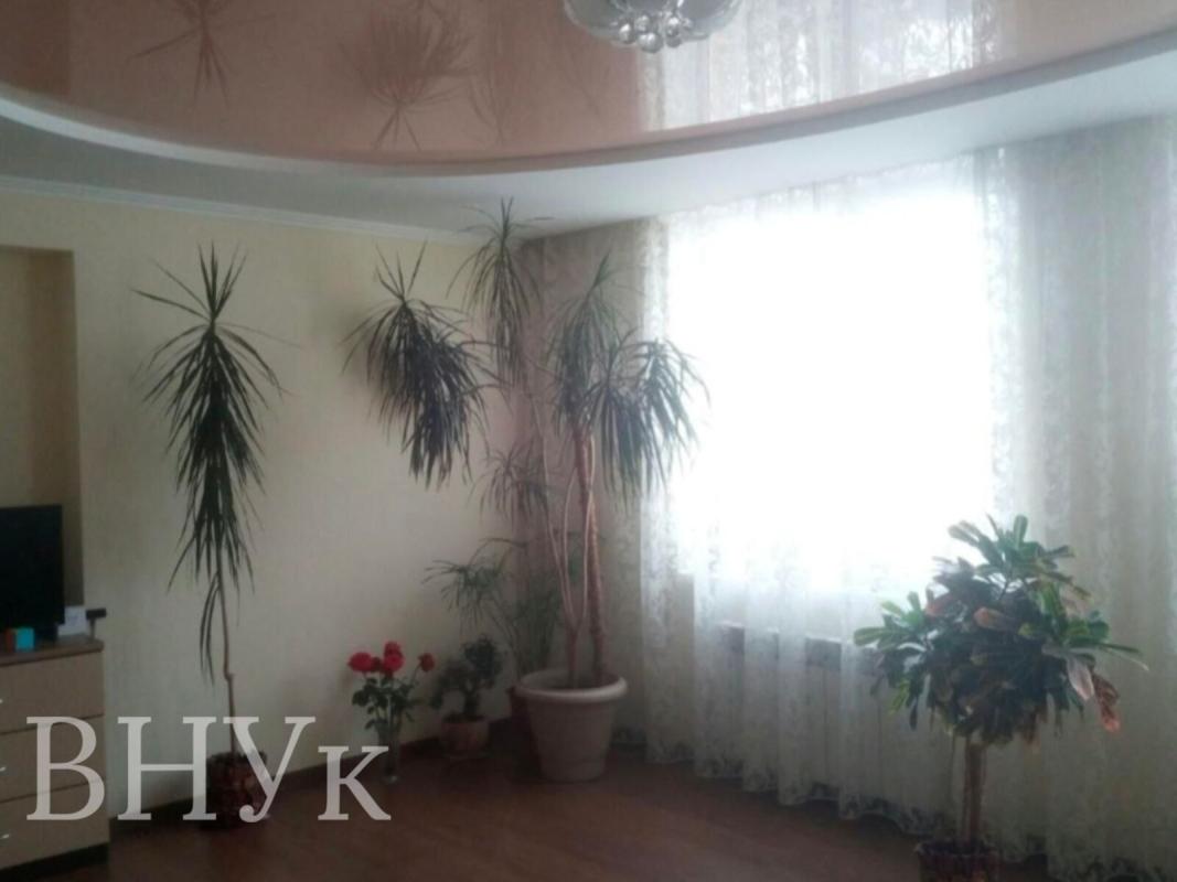 Продаж 3 кімнатної квартири 102 кв. м, Тролейбусна вул. 1