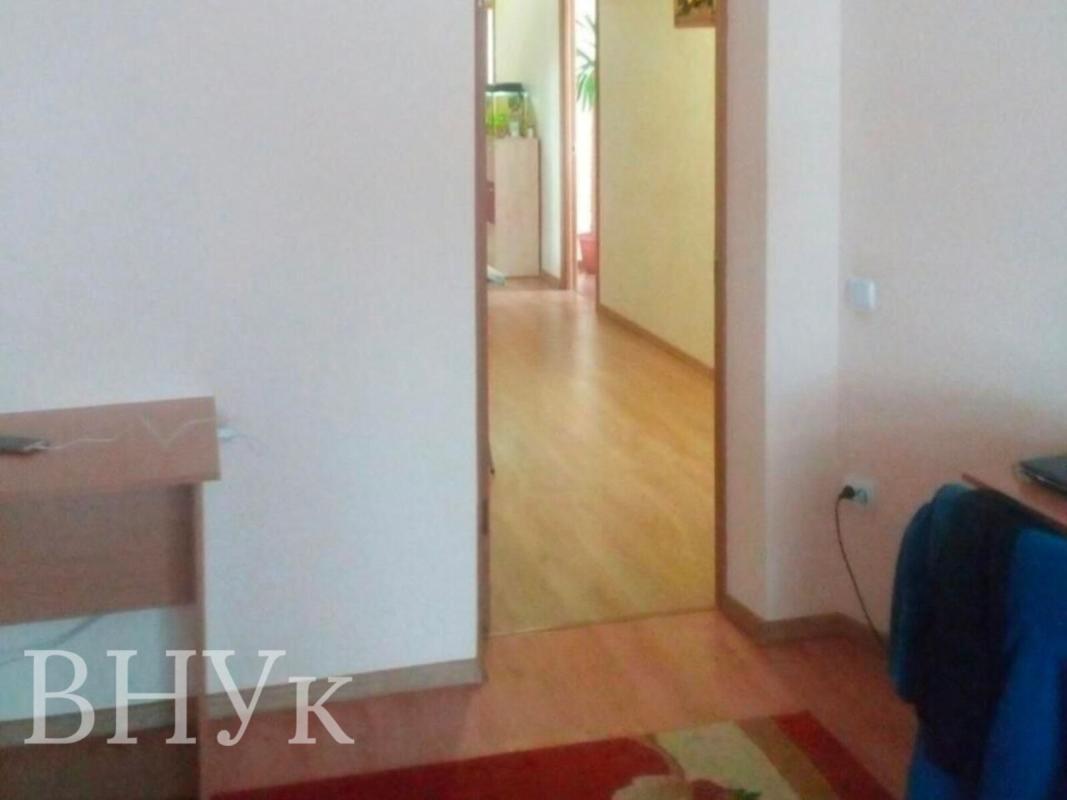 Продаж 3 кімнатної квартири 102 кв. м, Тролейбусна вул. 1