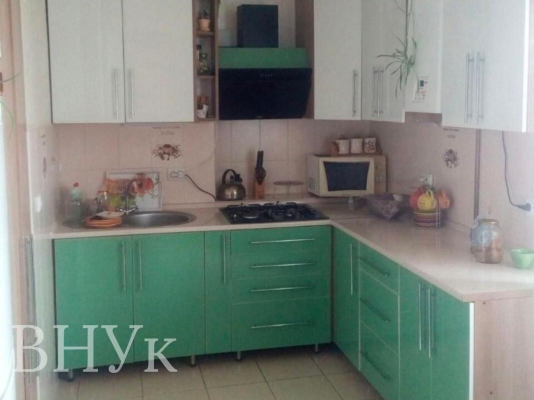 Продаж 3 кімнатної квартири 102 кв. м, Тролейбусна вул. 1