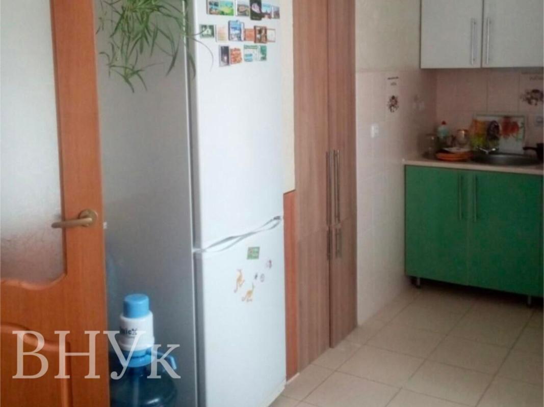 Продаж 3 кімнатної квартири 102 кв. м, Тролейбусна вул. 1