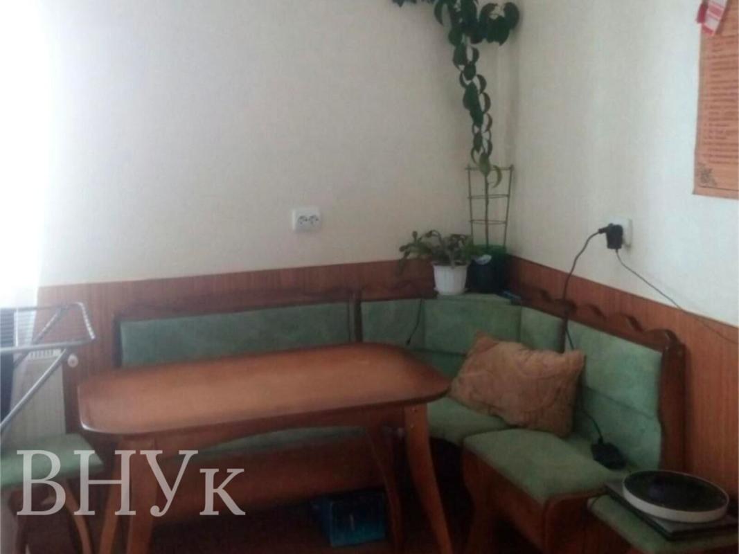 Продаж 3 кімнатної квартири 102 кв. м, Тролейбусна вул. 1