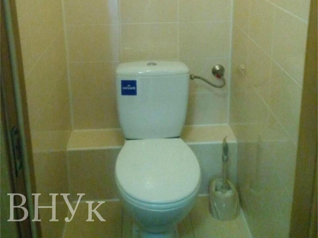 Продаж 3 кімнатної квартири 102 кв. м, Тролейбусна вул. 1