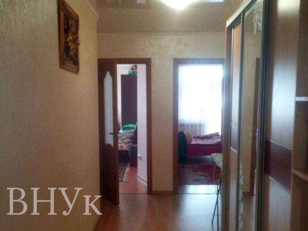 Продаж 3 кімнатної квартири 102 кв. м, Тролейбусна вул. 1