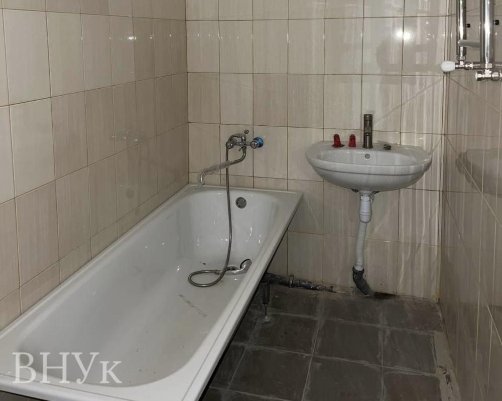 Продаж 3 кімнатної квартири 74 кв. м, Смакули вул.