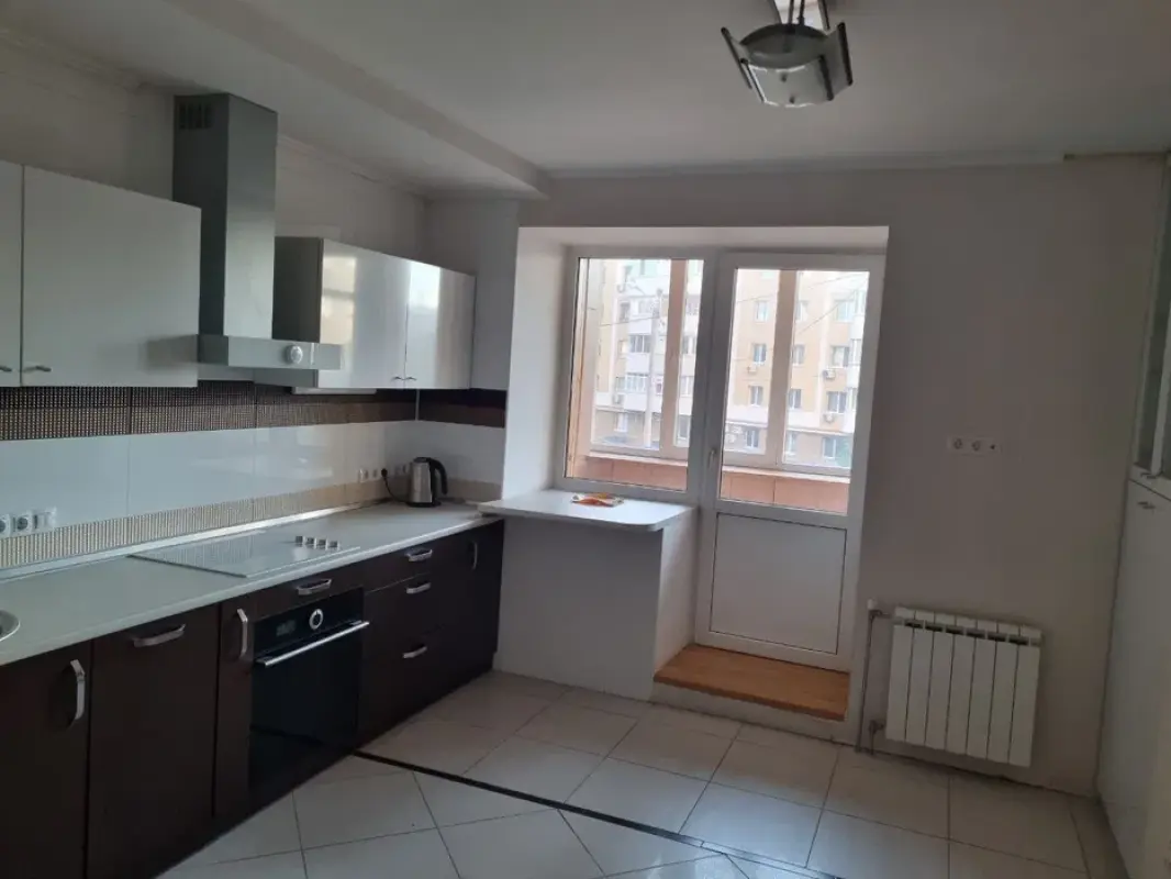 Продажа 2 комнатной квартиры 94 кв. м, Гвардейцев-Широнинцев ул. 27