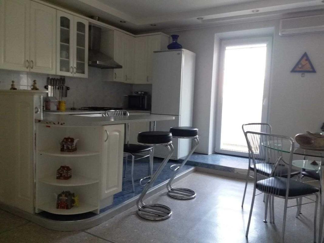 Long term rent 4 bedroom-(s) apartment Kultury Street 7