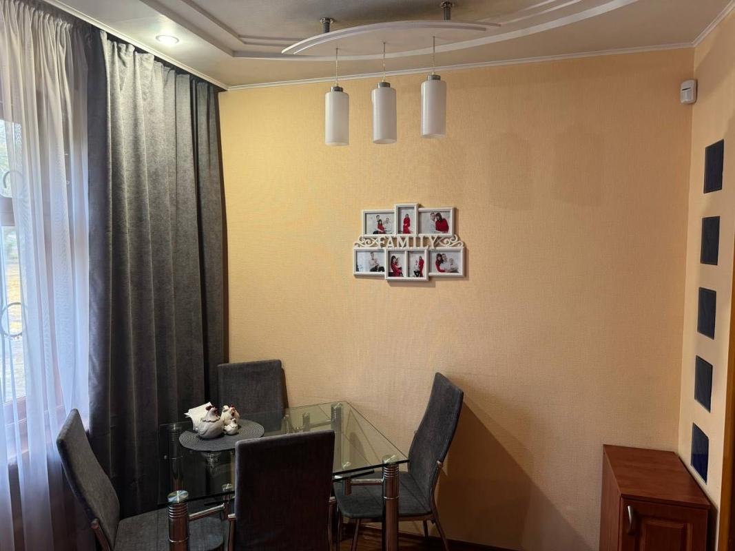 Sale 3 bedroom-(s) apartment 66 sq. m., Hroznenska Street 38