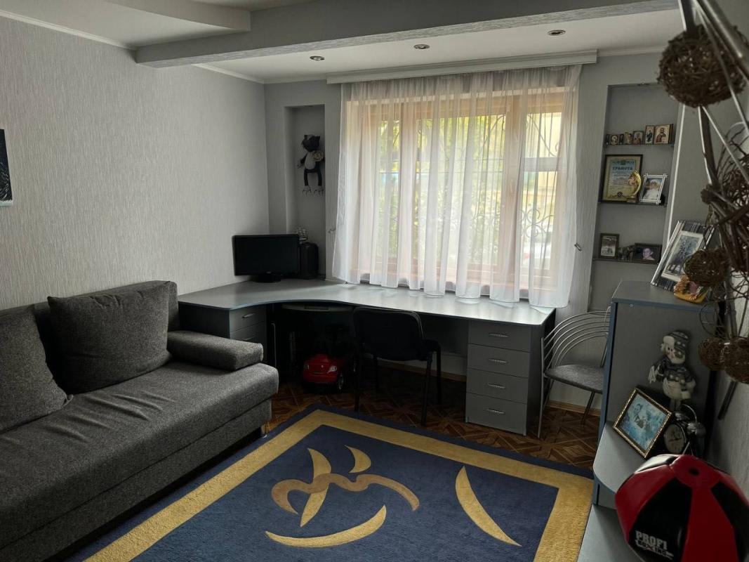 Sale 3 bedroom-(s) apartment 66 sq. m., Hroznenska Street 38