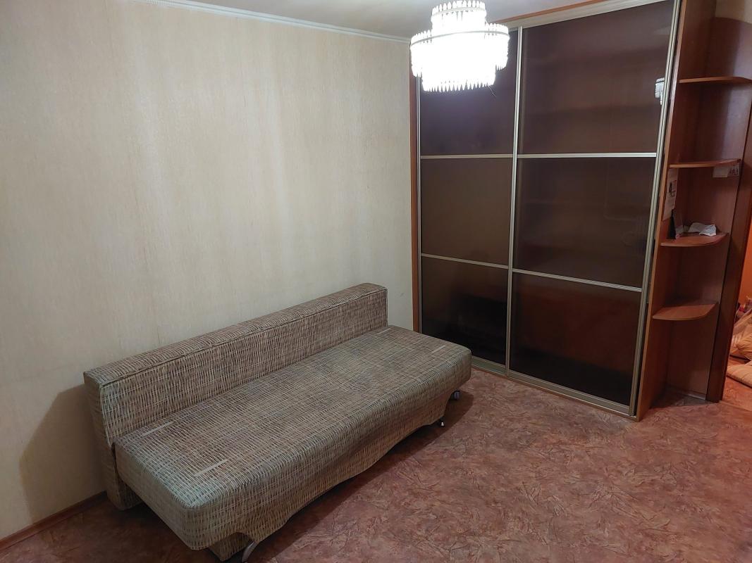 Long term rent 3 bedroom-(s) apartment Yuriia Haharina Avenue 176/9