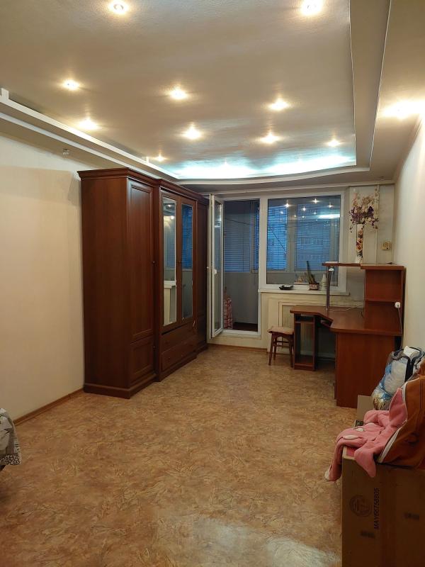 Long term rent 3 bedroom-(s) apartment Yuriia Haharina Avenue 176/9