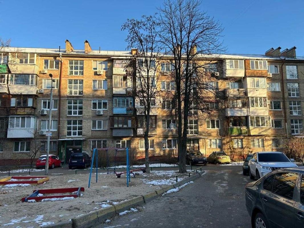 Sale 1 bedroom-(s) apartment 32 sq. m., Saliutna Street 5